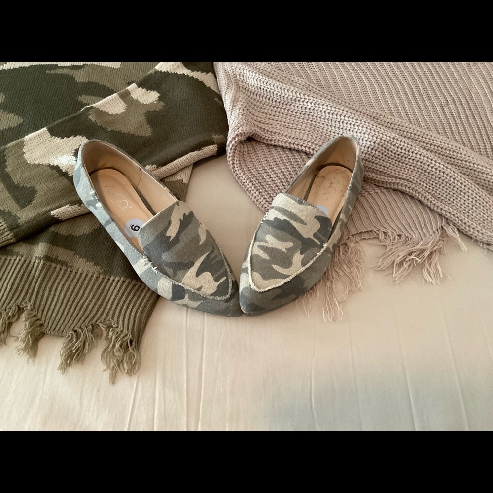 Rue 21 plus size Camo Destructed Hem Crop Sweater - Picture 3 of 5